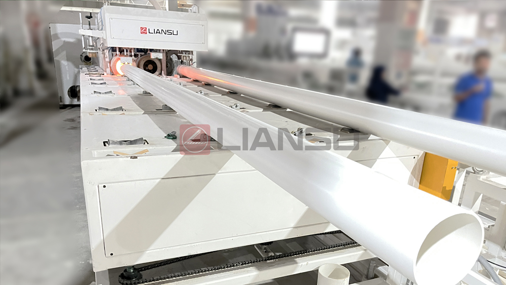 pvc socketing machine for pvc pipe extrusion line.jpg