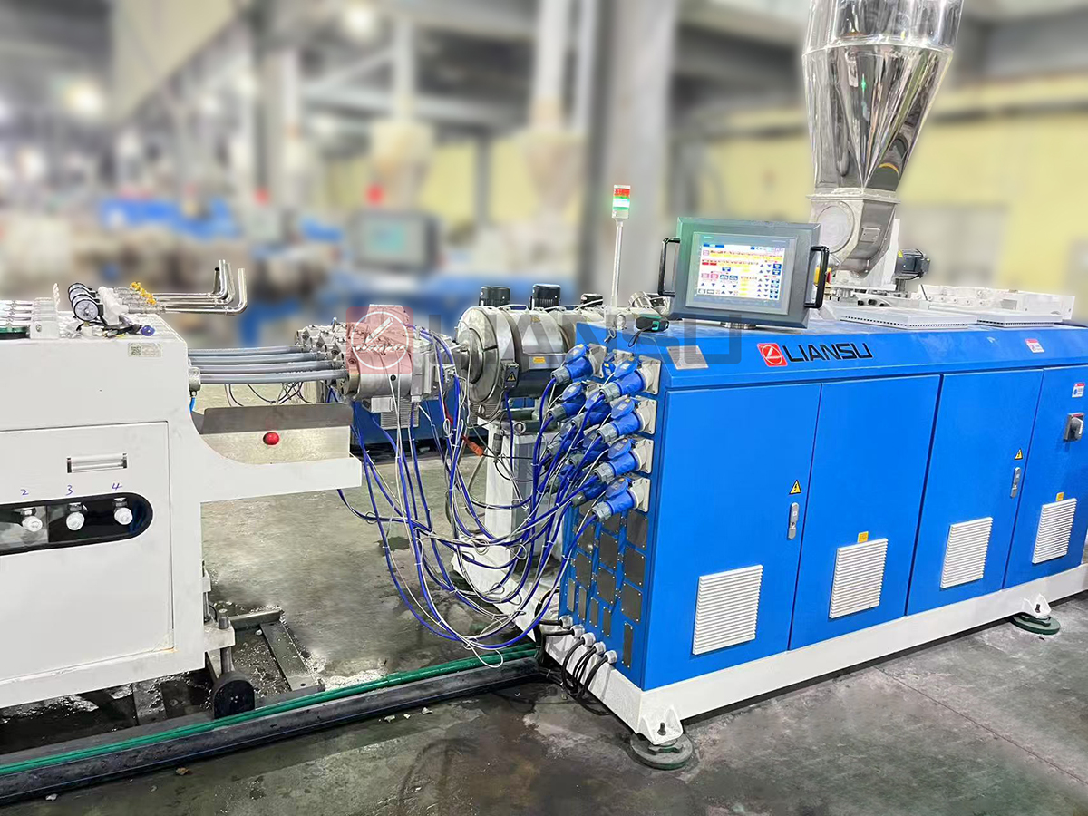 Twin conical screw extruder for PVC Conduit Pipe production line.jpg